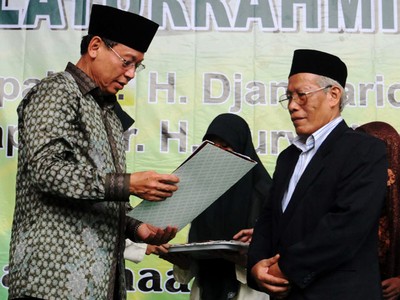 Menpera Serahkan Sertifikat Rusunawa Ponpes