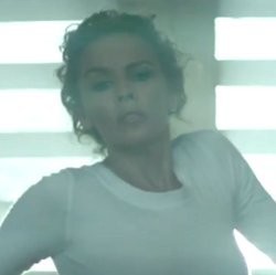 Kylie Minogue Pamer Lekuk Tubuh Indah di Video Klip Baru