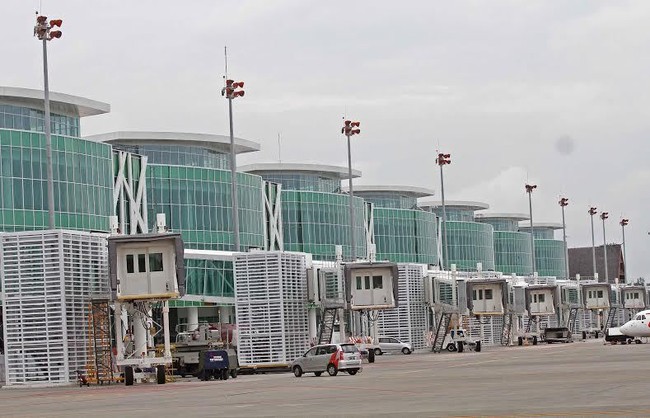 Bandara Unik di Indonesia, Dari Fasilitas Kebun Binatang Hingga di Atas Air
