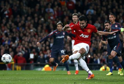 Hat-trick RVP Antar MU ke Perempat Final