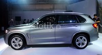 X5 terbaru mengalami perubahan besar-besaran dalam desain, kemewahannya, kenyamanan, efisiensi, sensasi berkendara dan konektivitasnya.
