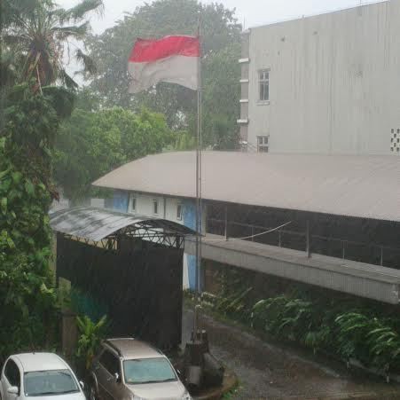 Jaksel Diguyur Hujan dan Angin Kencang