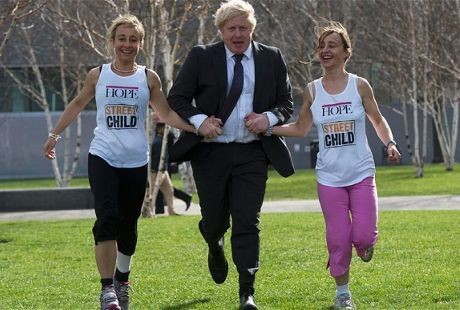 Meski Pernah Cedera Parah Usai Kecelakaan, Sarah Ikut Lari Maraton