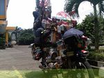 Motor dengan Segudang Bawaan