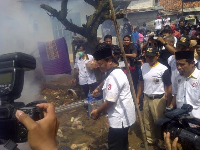 Kampanye di Cilandak Barat, Hidayat Mengasapi Kampung