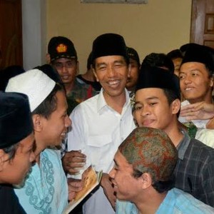 Usai Temui Gus Mus, Jokowi Diserbu Para Santri