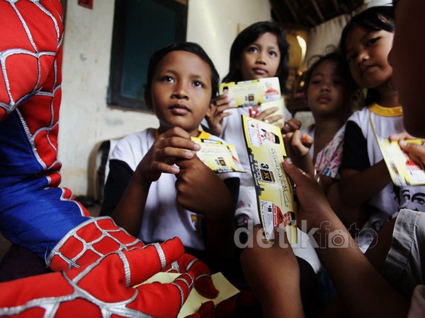 Spiderman Hibur Anak-anak di Kampanye PKS