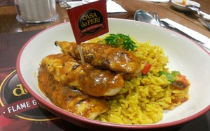 Casa de Perri: Tersengat Gurih Pedas Paella Ber-topping Fillet Ayam Berbumbu Saus Peri Peri