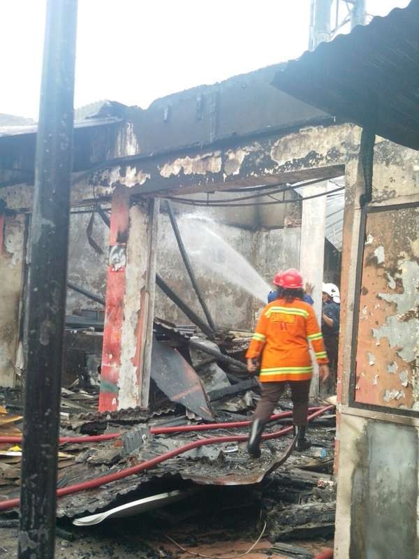 2 Ruko Terbakar di Surabaya, 10 Damkar Diterjunkan