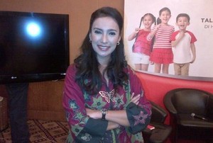 Beri Contoh, Kunci Shahnaz Haque Ajari Anak Menyikat Gigi yang Benar