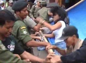 PKL Bentrok dengan Petugas di Monas, 4 Orang Diamankan