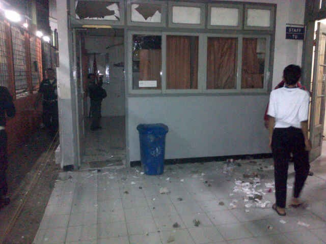 Ini Penampakan Kerusakan Stasiun Duri karena Dilempar Batu