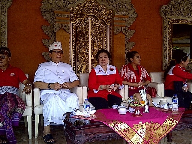 Kampanye Sejarah, Megawati Tengok Puri Gede Kerambitan di Bali