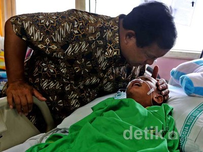 Prabowo Jenguk Iqbal di RSUD Koja