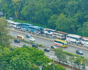 Dikepung Bus Peserta Kampanye Gerindra, Lalu Lintas Senayan Macet