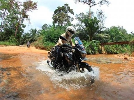 TVS Apache Taklukkan Ganasnya Kalimantan