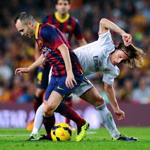 La Masia vs La Fabrica: Pembinaan vs Isi Dompet?