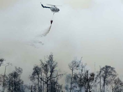 Bom Air Terus Padamkan Kebakaran Hutan