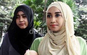 Tiru Sefti Lepas Jilbab? Darin: Nggak Akanlah!