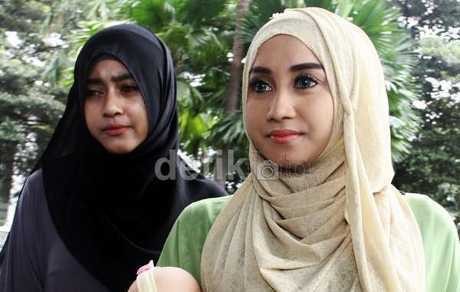 Tiru Sefti Lepas Jilbab? Darin: Nggak Akanlah!