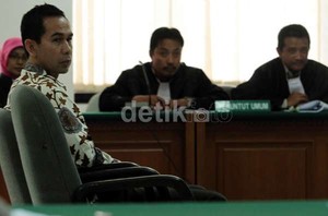 Pernah Ada Transfer Uang dari Wawan ke Istri Akil Mochtar
