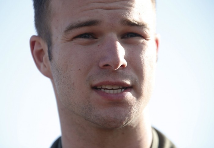 Pilot Ganteng dari Australia dalam Pencarian MH370 Hebohkan Dunia Maya