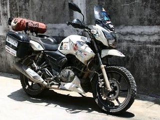 Ini Motor Apache RTR 180 yang Jelajah Kalimantan