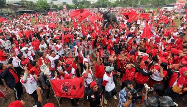 Caleg PDIP Serang Dilaporkan karena Diduga Nyawer Uang saat Kampanye