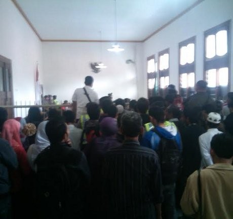 Wawan dan Ade Dengarkan Putusan Secara Terpisah