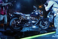 Kawasaki menargetkan anak-anak muda berusia 20-30 tahun sebagai target pasar motor ini.