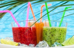 Racik Smoothie Sayuran dan Buah untuk Kulit Cerah dan Rambut Indah