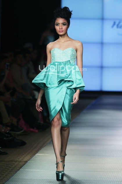 Hengki Kawilarang Le Jardin. Plaza Indonesia Fashion Week 2014 at Function Hall Plaza Indonesia Lt.2. Jakarta. [Foto: Mohammad Abduh/Wolipop]