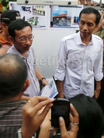 Blusukan ke Kampung Deret, Jokowi Ingatkan Warga Jangan Golput 9 April