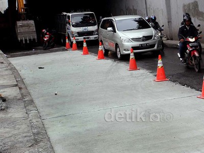 Macet Panjang Imbas Perbaikan Jalan