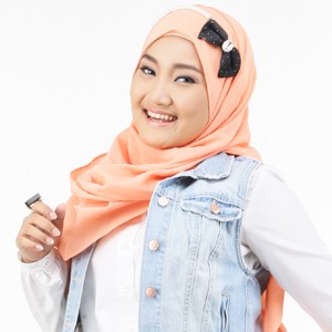 Sepatu Lepas Hingga Kerudung Merosot, Pengalaman Buruk Fatin Saat Manggung