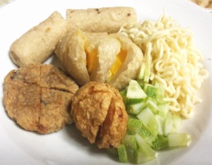 Bubur Landmark dan Bakso Nikki Jajanan Favorit Orang Kantoran Jakarta