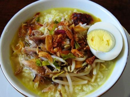 Slruup! Gurih Hangat Soto Mie, Sop Kambing, dan Mie Ayam (1)