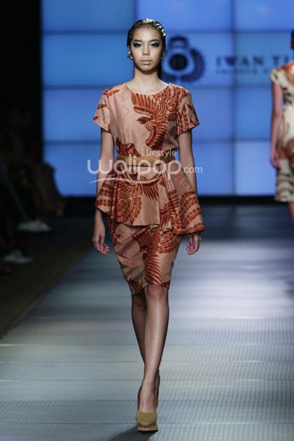 Iwan Tirta Regalia. Plaza Indonesia Fashion Week 2014 at Function Hall Plaza Indonesia Lt.2. Jakarta. [Foto: Mohammad Abduh/Wolipop]