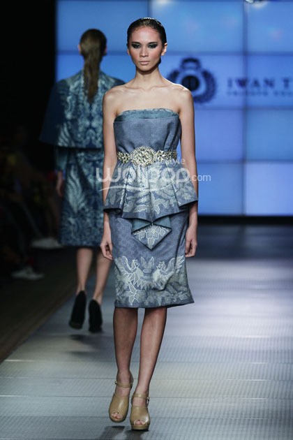 Iwan Tirta Regalia. Plaza Indonesia Fashion Week 2014 at Function Hall Plaza Indonesia Lt.2. Jakarta. [Foto: Mohammad Abduh/Wolipop]