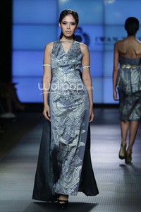 Iwan Tirta Regalia. Plaza Indonesia Fashion Week 2014 at Function Hall Plaza Indonesia Lt.2. Jakarta. [Foto: Mohammad Abduh/Wolipop]