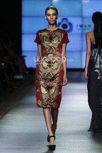 Iwan Tirta Regalia. Plaza Indonesia Fashion Week 2014 at Function Hall Plaza Indonesia Lt.2. Jakarta. [Foto: Mohammad Abduh/Wolipop]