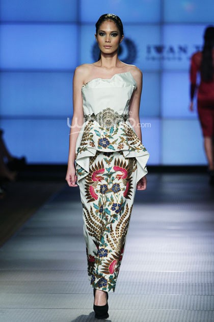 Iwan Tirta Regalia. Plaza Indonesia Fashion Week 2014 at Function Hall Plaza Indonesia Lt.2. Jakarta. [Foto: Mohammad Abduh/Wolipop]