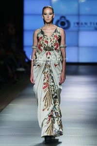 Iwan Tirta Regalia. Plaza Indonesia Fashion Week 2014 at Function Hall Plaza Indonesia Lt.2. Jakarta. [Foto: Mohammad Abduh/Wolipop]