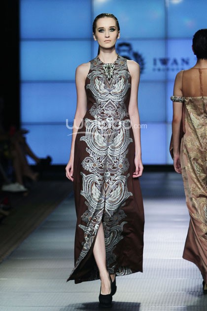 Iwan Tirta Regalia. Plaza Indonesia Fashion Week 2014 at Function Hall Plaza Indonesia Lt.2. Jakarta. [Foto: Mohammad Abduh/Wolipop]