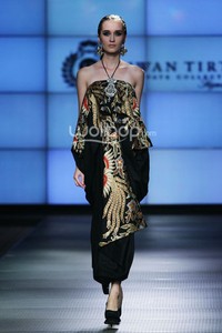 Iwan Tirta Regalia. Plaza Indonesia Fashion Week 2014 at Function Hall Plaza Indonesia Lt.2. Jakarta. [Foto: Mohammad Abduh/Wolipop]