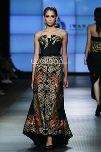 Iwan Tirta Regalia. Plaza Indonesia Fashion Week 2014 at Function Hall Plaza Indonesia Lt.2. Jakarta. [Foto: Mohammad Abduh/Wolipop]