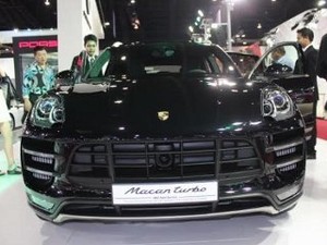 Porsche Macan Meraung di Bangkok