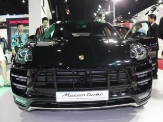 Porsche Macan Meraung di Bangkok