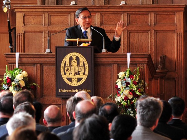 Boediono Beri Kuliah Umum di Universitas Leiden