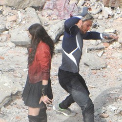 Mengintip Hancurnya Lokasi Syuting dan Penampakan Perdana Quicksilver di Avengers 2